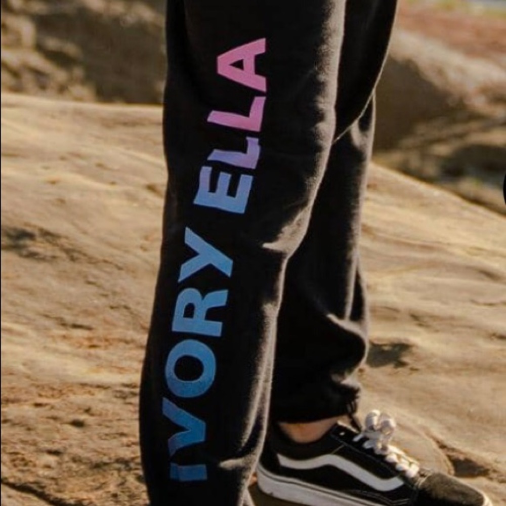 Ivory Ella sweatpants size medium